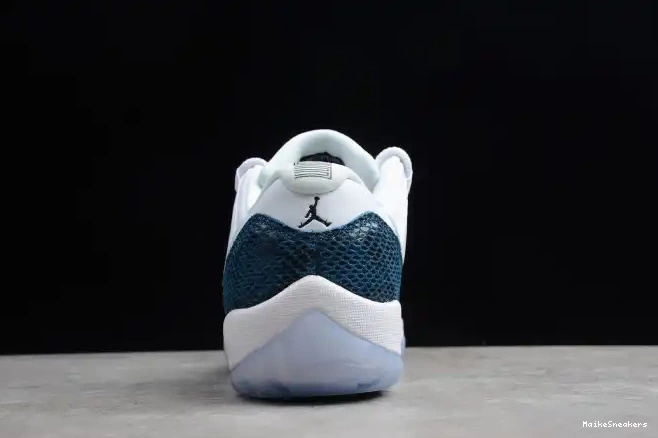 MaikeSneakers CD6846-102 Blue Air Low Jordan Snakeskin Navy 11 0424